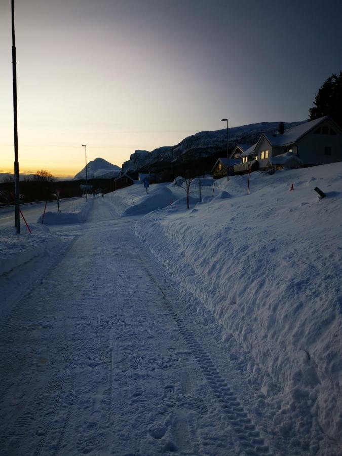 Lyngen, Mackay Appartment, Lyngen Lyngseidet Exterior foto