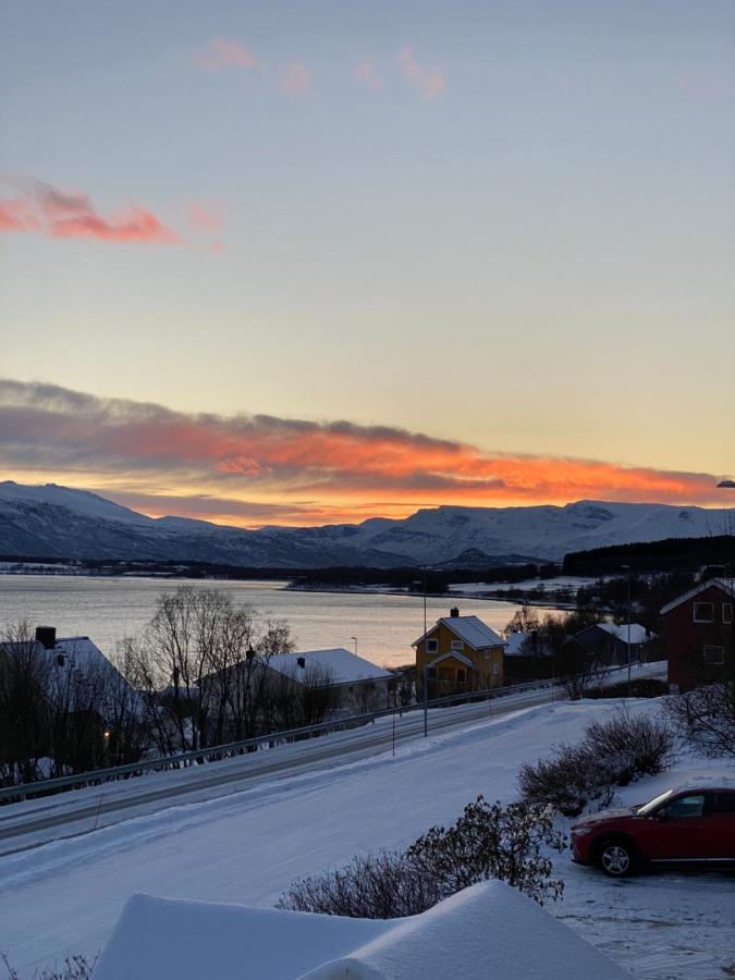Lyngen, Mackay Appartment, Lyngen Lyngseidet Exterior foto