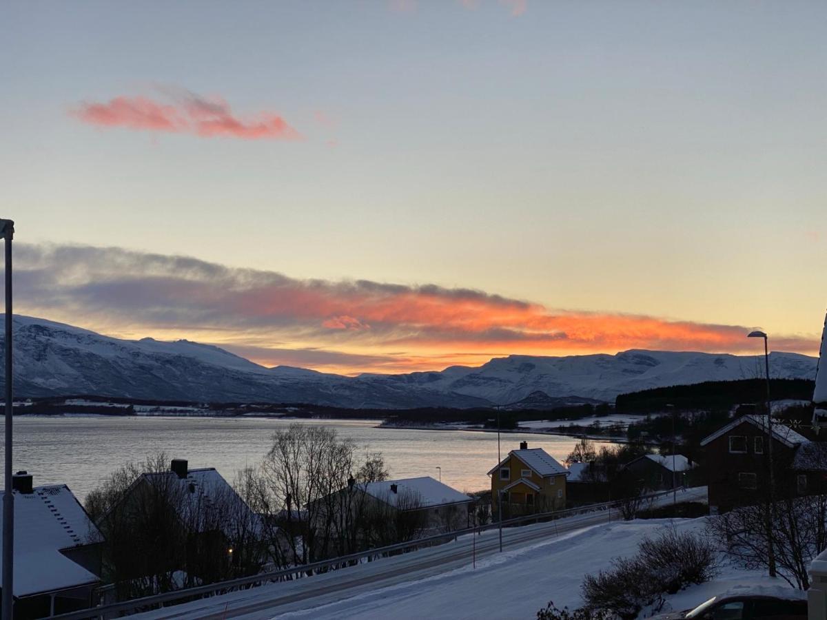 Lyngen, Mackay Appartment, Lyngen Lyngseidet Exterior foto